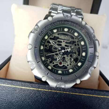 Invicta-Venom-Rolling-Big-Watch-5.jpg