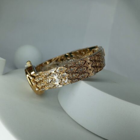 Lookworld-Y217-Stone-Gold-Womens-Watch-3.jpg