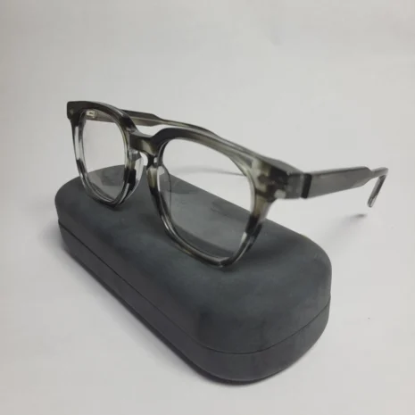 designer-collection-black-transparent-wayfarer-eyeglasses-gr-02.webp
