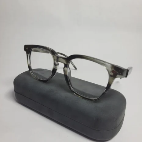 designer-collection-black-transparent-wayfarer-eyeglasses-gr-05.webp