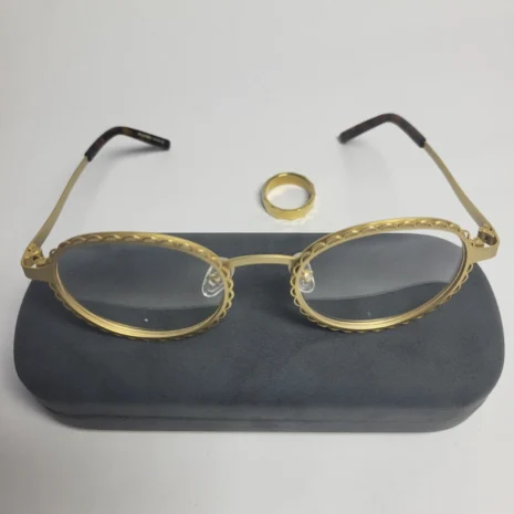 designer-collection-scalloped-gold-round-eyeglasses-vintage-05.webp