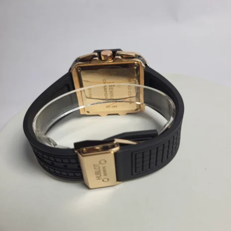 hublot-rubber-strap-chronograph-watch-rose-gold-case-09.webp
