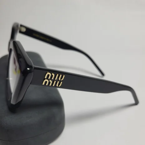 miu-miu-oversized-geometric-eyeglass-frames-made-in-italy-02.webp