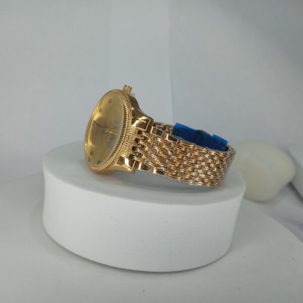 Gucci Gold-Tone Bee Motif Women's Quartz Chain Watch