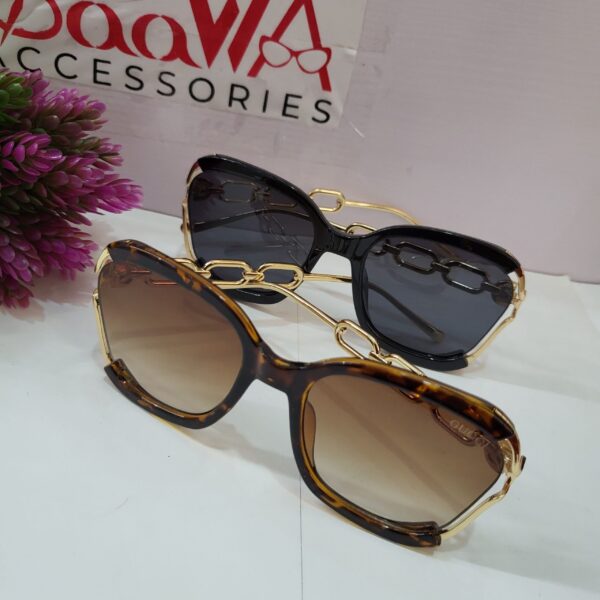 Gucci Oversized Square Chain Detail Sunglasses - Black  Brown