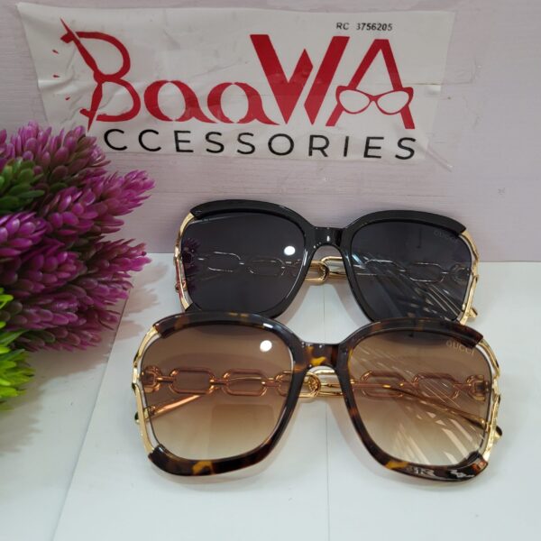 Gucci Oversized Square Chain Detail Sunglasses - Black  Brown