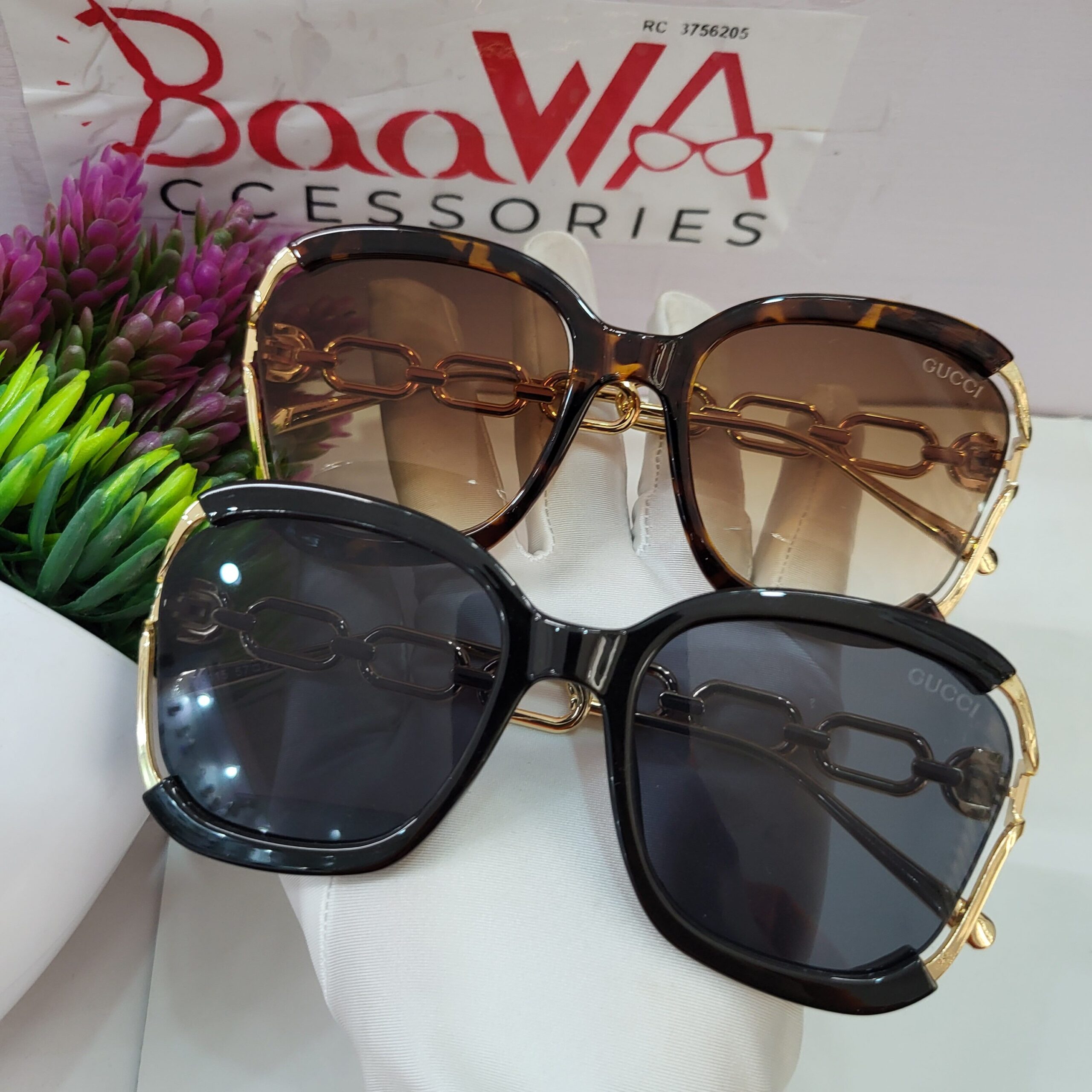 Gucci Oversized Square Chain Detail Sunglasses - Black Brown