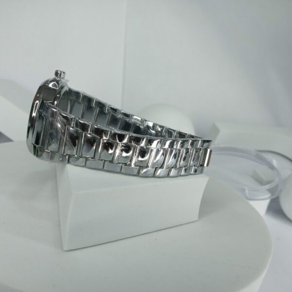 Keep Moving K106 Men's Silver Diamond Bezel Quartz Watch