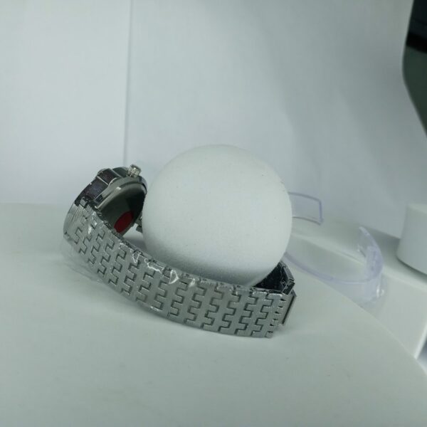 Keep Moving Elegant Silver Quartz Women's Chain Watch with Roman Numerals