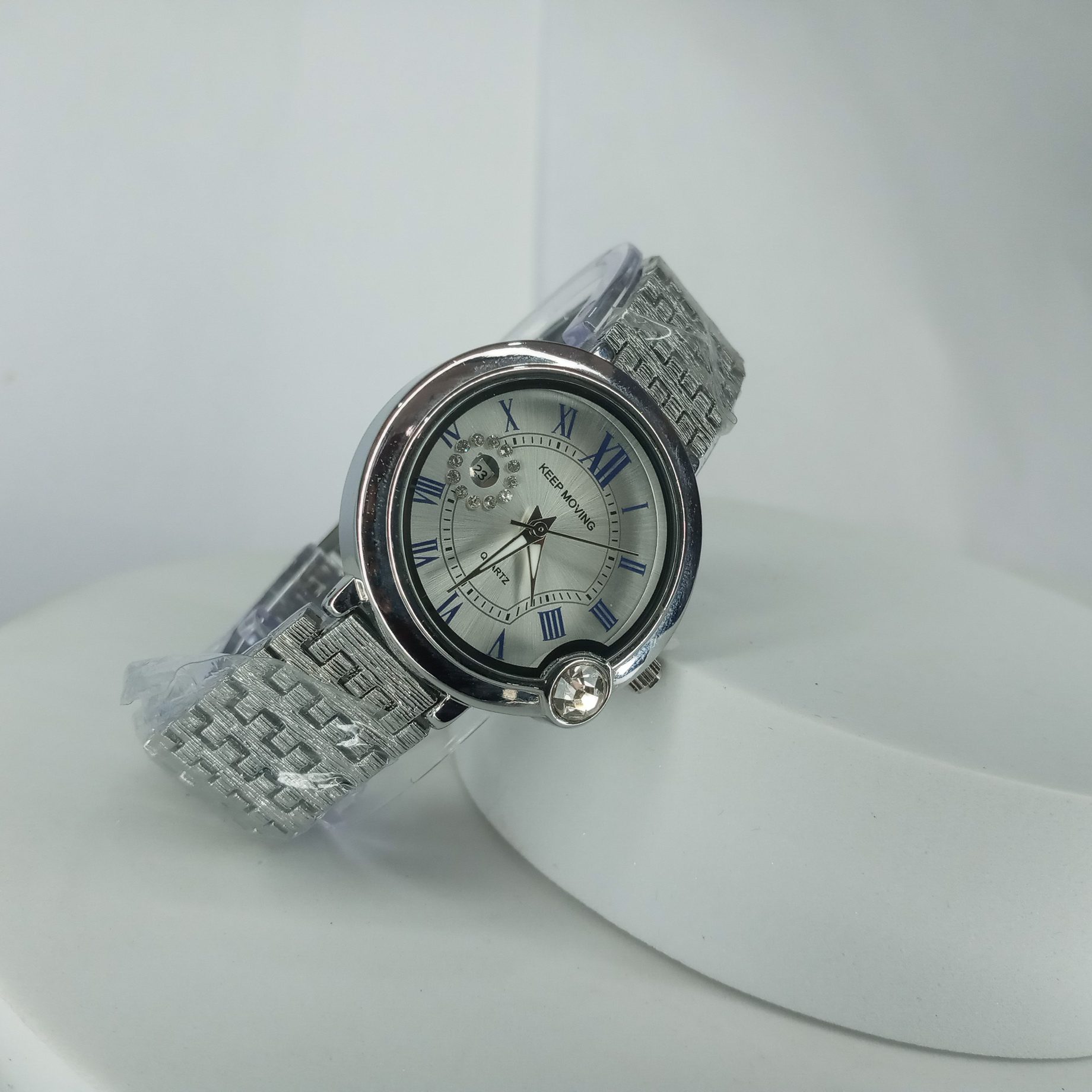 Keep Moving Elegant Silver Quartz Women's Chain Watch with Roman Numerals
