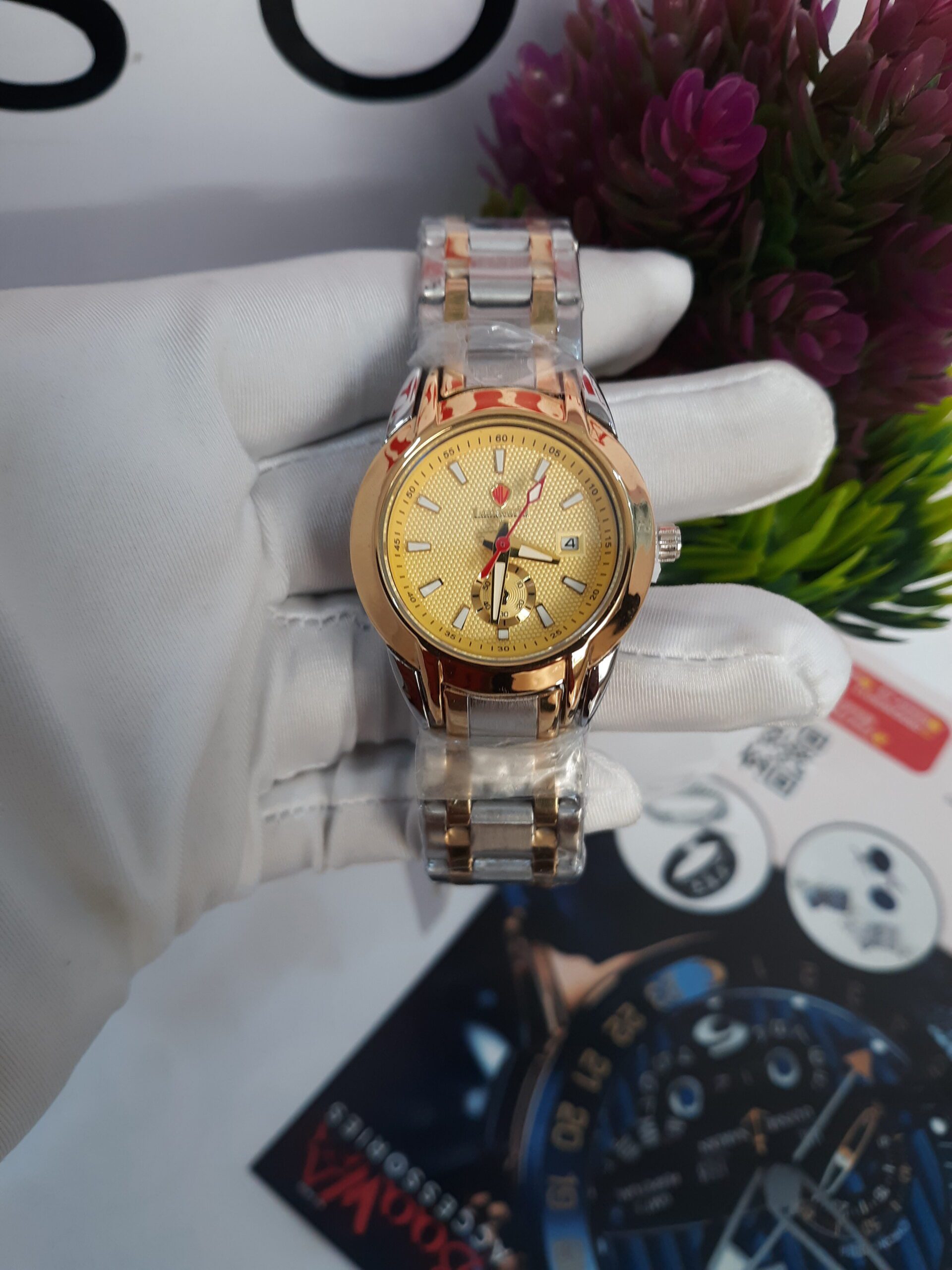 Lookworld A341 Women's Luxury Gold Two-Tone Stainless Steel Analog Wristwatch