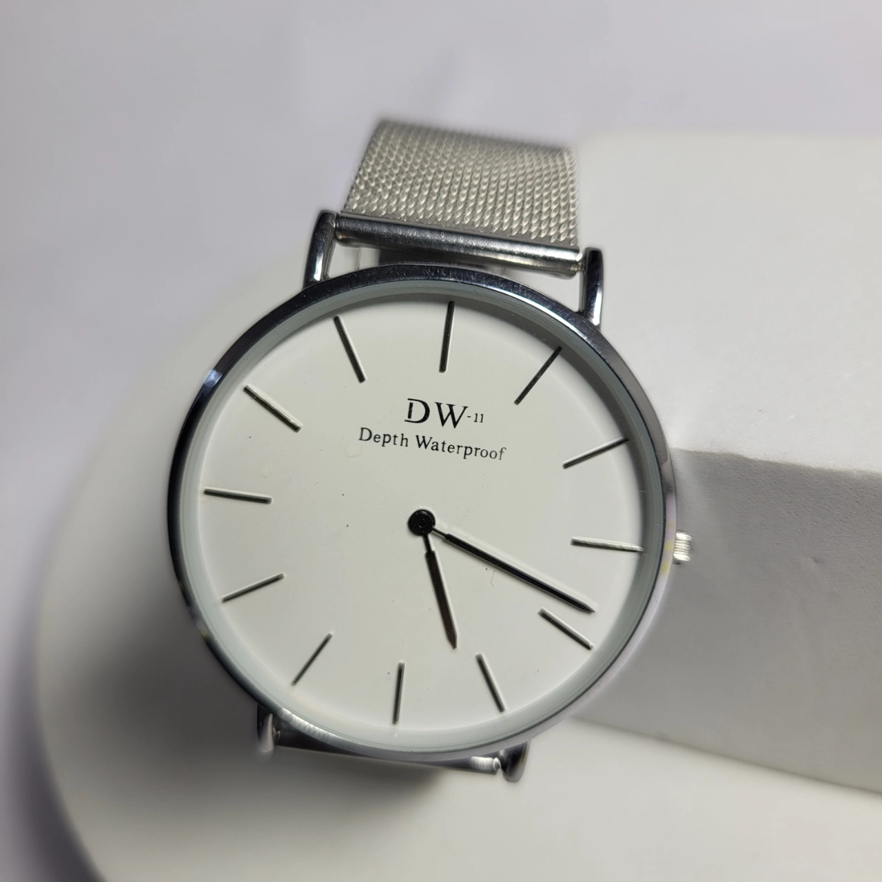 Daniel Wellington DW-11 Minimalist Unisex Stainless Steel Mesh Waterproof Watch