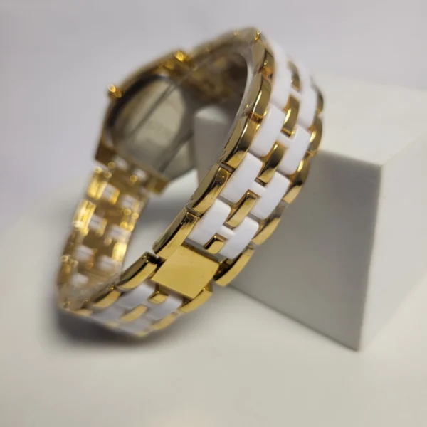 Guess Women's 9913 Quartz Gold-Tone White Water Resistant Watch