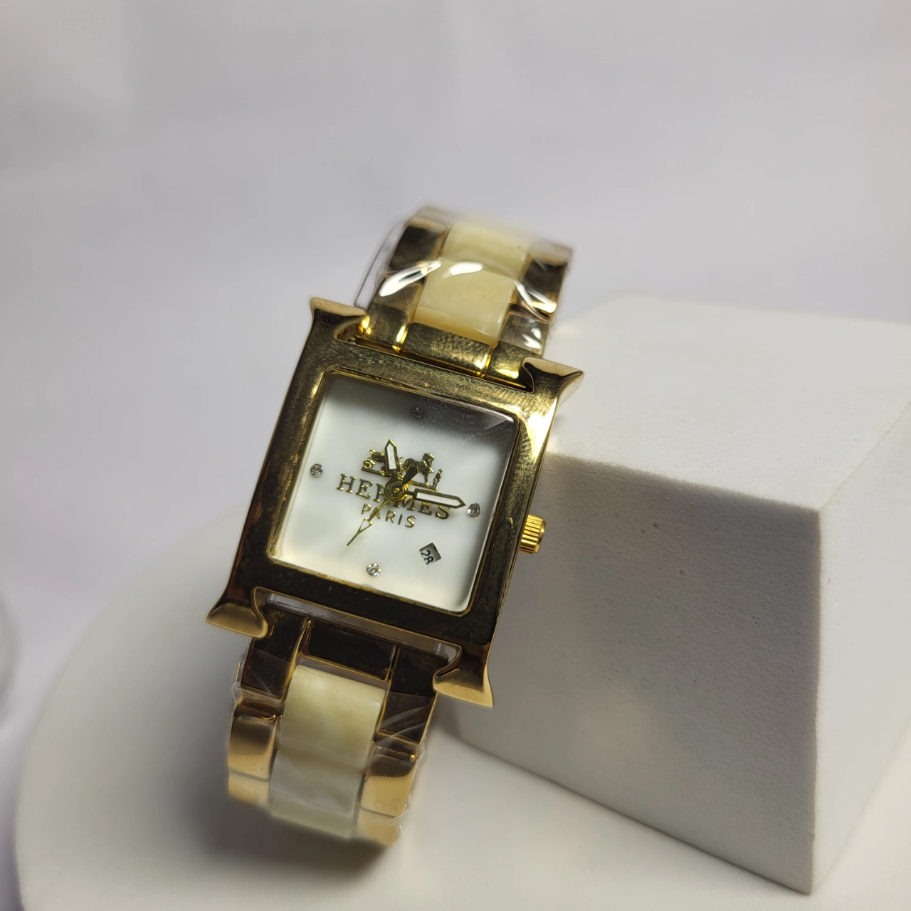 Hermès 6158 Women's Gold Rectangular Date Quartz Watch
